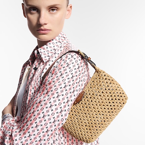 Hills Pochette 其他 Monogram 帆布 in 女士's 錢包及小型皮件 鏈條包及迷你包款 collections by Louis Vuitton (產品縮放)