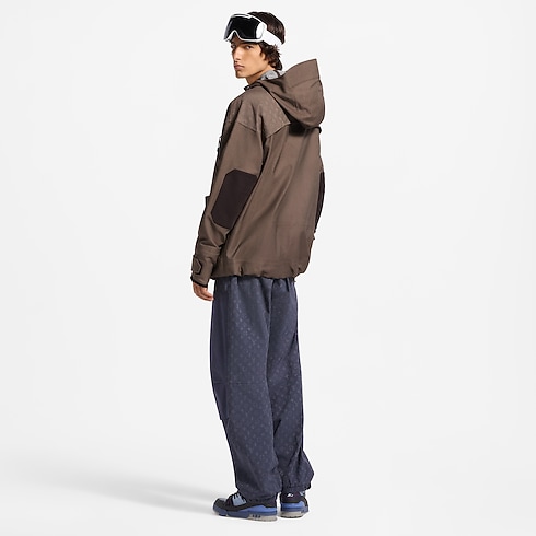 連帽雪地防護外套 in 男士's 時裝系列 時裝總覽 collections by Louis Vuitton (產品縮放)