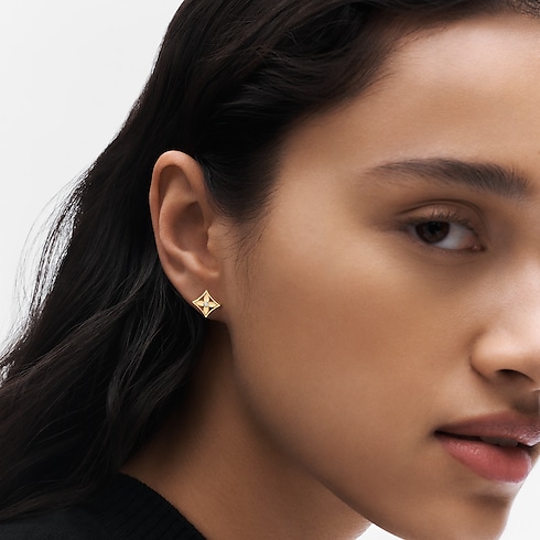 Idylle Blossom 黃K金及白K金配鑽石雙面單枚耳釘 in 珠寶系列's 按類別瀏覽 耳環 collections by Louis Vuitton (產品縮放)