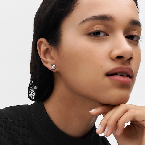 Idylle Blossom 黃K金及白K金配鑽石雙面單枚耳釘 in 珠寶系列's 按類別瀏覽 耳環 collections by Louis Vuitton (產品縮放)