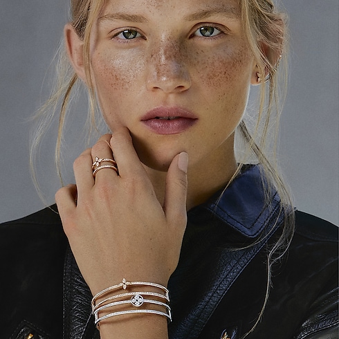 Idylle Blossom 白金配鑽石雙排手鐲 in 珠寶系列's 按類別瀏覽 高級珠寶總覽 collections by Louis Vuitton (產品縮放)