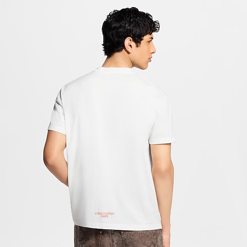 激光切割標誌 T 恤 cropped worn view