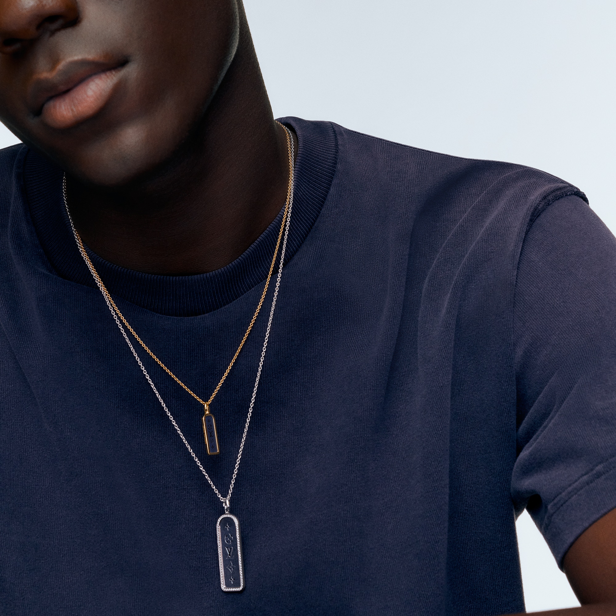 Les Gastons Vuitton Small Tag 吊墜 - 配黃K金及鈦金屬  in Les Extraordinaires