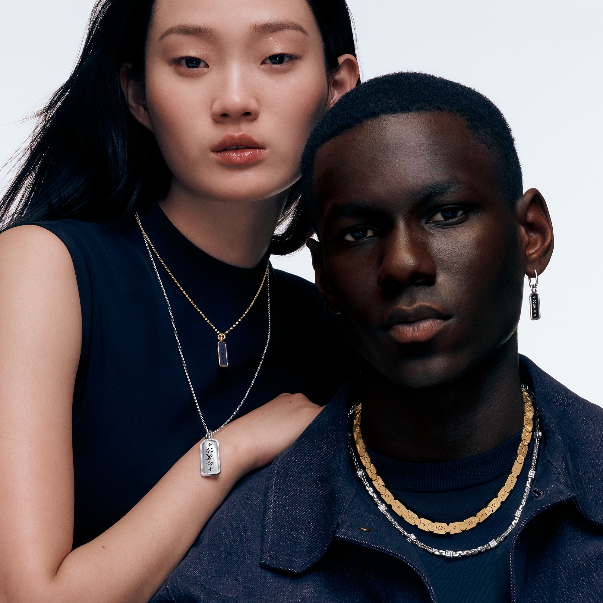 Les Gastons Vuitton Small Tag 吊墜 - 配黃K金及鈦金屬  in Les Extraordinaires