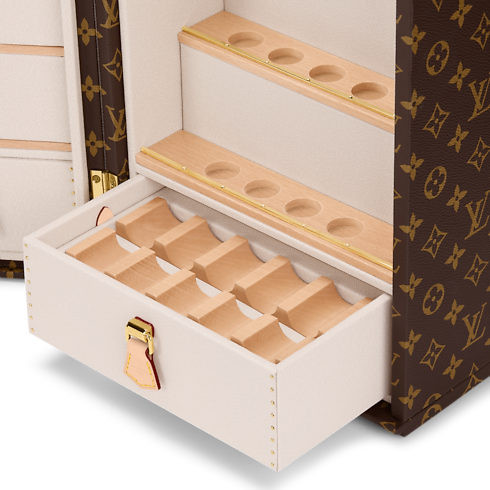 Lipstick Trunk Monogram 帆布 in 行李箱、旅行用品及家居精品's 硬箱及箱盒 獨特行李箱 collections by Louis Vuitton (產品縮放)