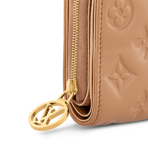 Lou 錢包 Coussin in 女士's 錢包及小型皮件 女裝錢包、皮夾及小型皮件總覽 collections by Louis Vuitton (產品縮放)