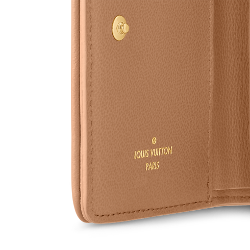 Lou 錢包 Coussin in 女士's 錢包及小型皮件 女裝錢包、皮夾及小型皮件總覽 collections by Louis Vuitton (產品縮放)