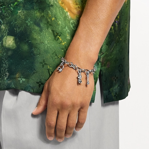 Louis 吊飾 . in 男士's 時尚首飾 男裝時尚首飾總覽 collections by Louis Vuitton (產品縮放)