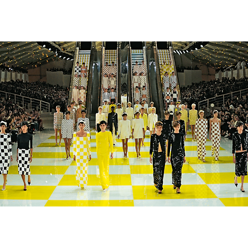 Louis Vuitton Catwalk in 行李箱、旅行用品及家居精品's 書庫及文具 精裝書籍 collections by Louis Vuitton (產品縮放)