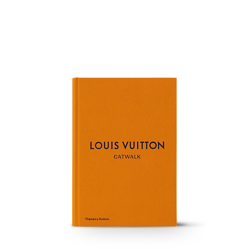 Louis Vuitton Catwalk in 行李箱、旅行用品及家居精品's 書庫及文具 精裝書籍 collections by Louis Vuitton (產品縮放)