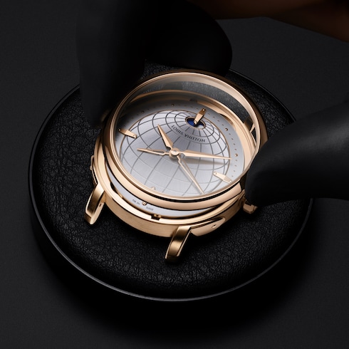 Louis Vuitton Escale Twin Zone,41毫米,鉑金及菱形 in 腕錶系列's 腕錶總覽 } collections by Louis Vuitton