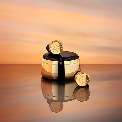 Louis Vuitton Horizon Light Up 耳機 – 金色 in 行李箱、旅行用品及家居精品's 科技產品及配件 音響產品、智能腕錶及配件 collections by Louis Vuitton (產品縮放)