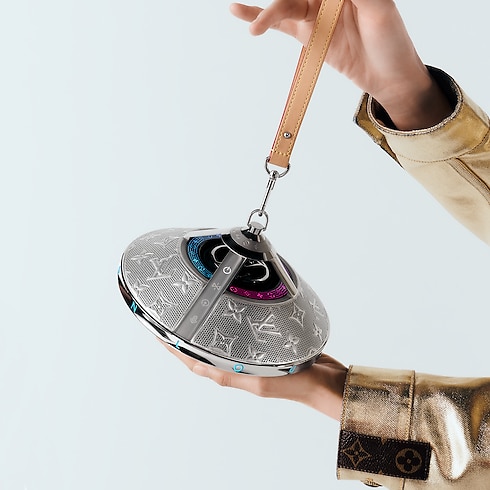 Louis Vuitton Horizon Light Up 擴音器 - 銀色 in 行李箱、旅行用品及家居精品's 科技產品及配件 音響產品、智能腕錶及配件 collections by Louis Vuitton (產品縮放)