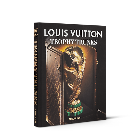 Louis Vuitton Trophy Trunks in 行李箱、旅行用品及家居精品's 書庫及文具 精裝書籍 collections by Louis Vuitton (產品縮放)