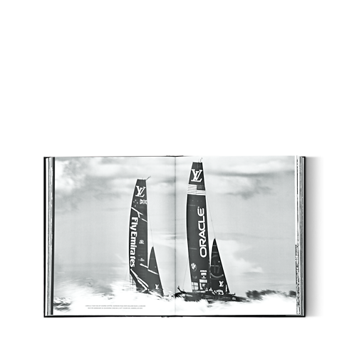 Louis Vuitton Trophy Trunks in 行李箱、旅行用品及家居精品's 書庫及文具 精裝書籍 collections by Louis Vuitton (產品縮放)