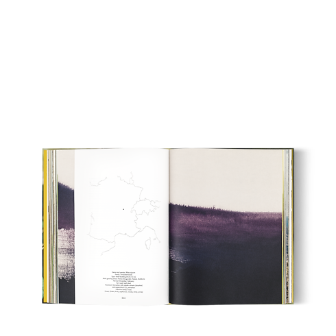 Louis Vuitton: A Perfume Atlas 英文版 in 行李箱、旅行用品及家居精品's 書庫及文具 精裝書籍 collections by Louis Vuitton (產品縮放)