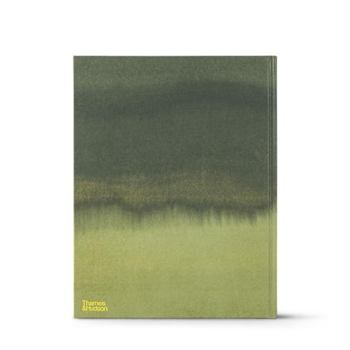 Louis Vuitton: A Perfume Atlas 英文版 in 行李箱、旅行用品及家居精品's 書庫及文具 精裝書籍 collections by Louis Vuitton (產品縮放)