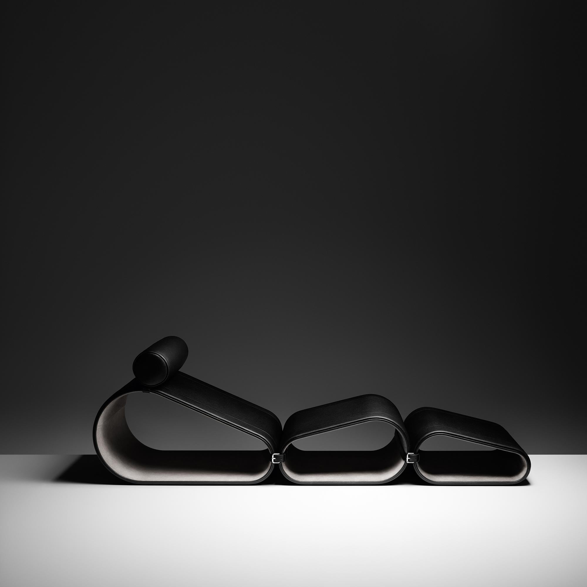 Lounge Chair By Marcel Wanders  in 行李箱、旅行用品及家居精品