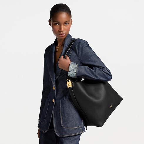 Low Key Hobo MM H33 in 女士's 時尚包款 女生包包總覽 collections by Louis Vuitton (產品縮放)