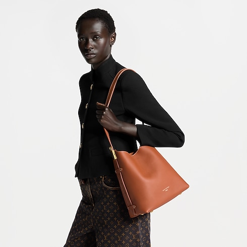Low Key Hobo PM H33 in 女士's 時尚包款 女生包包總覽 collections by Louis Vuitton (產品縮放)