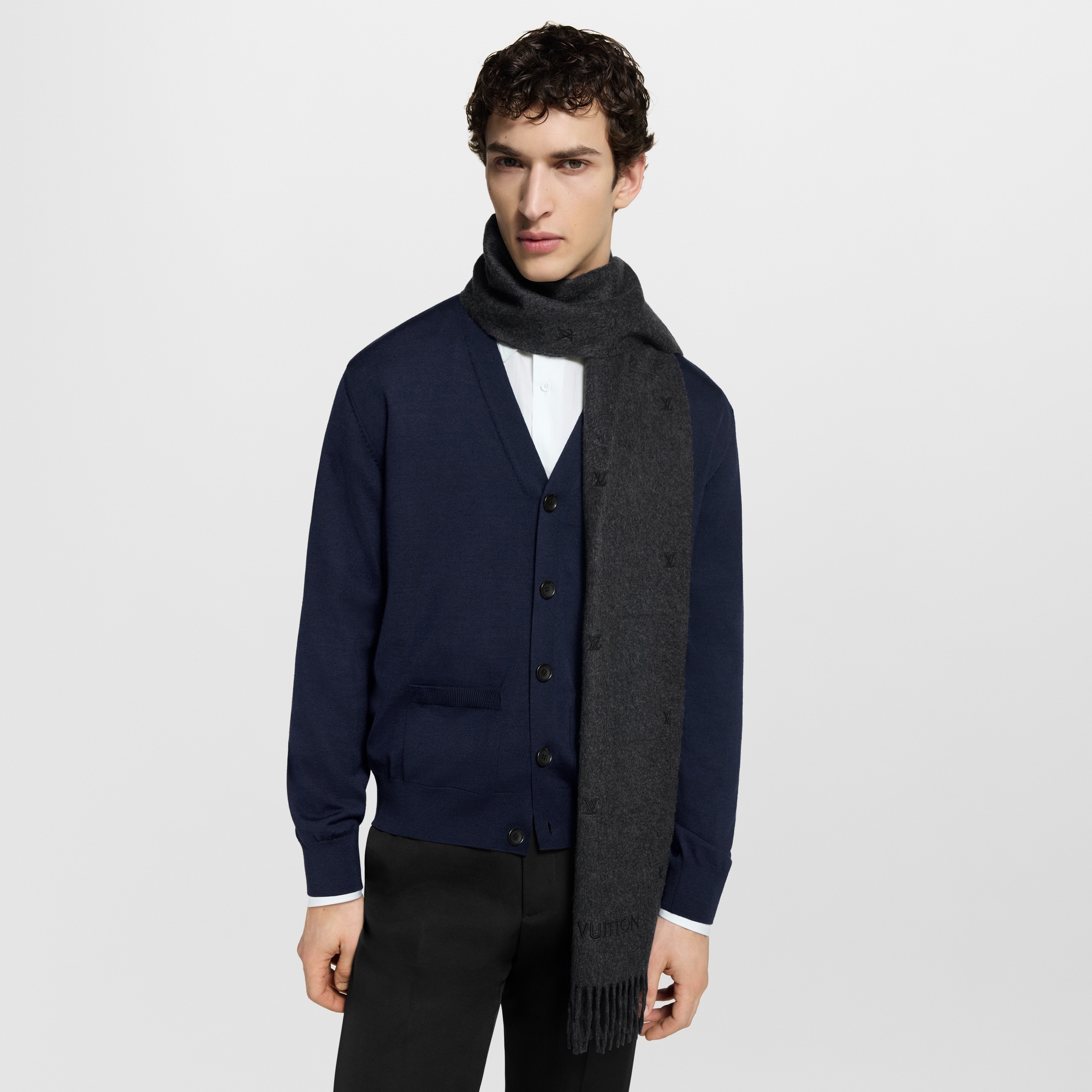 LV Blason 刺繡圍巾 . in 男士