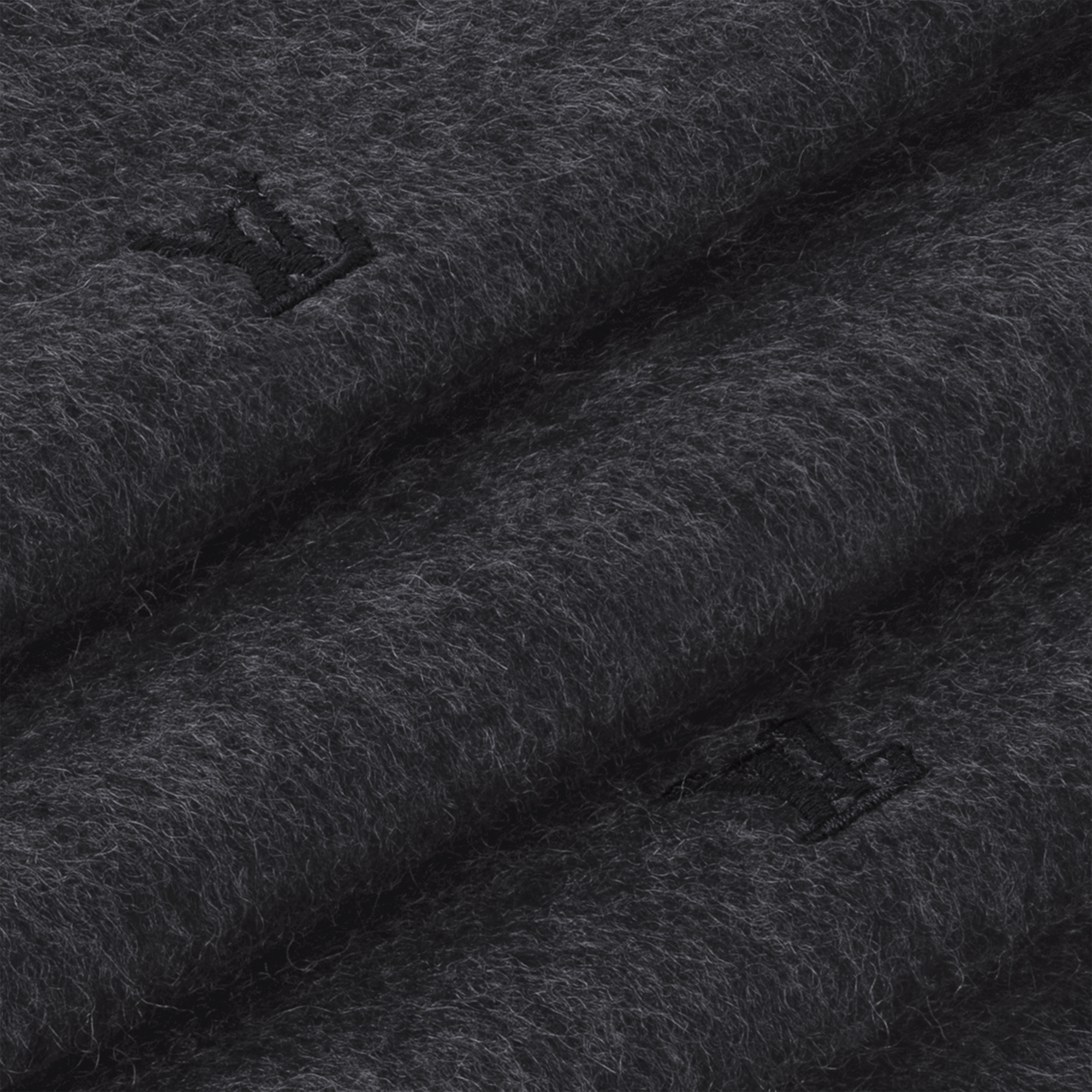 LV Blason 刺繡圍巾 . in 男士