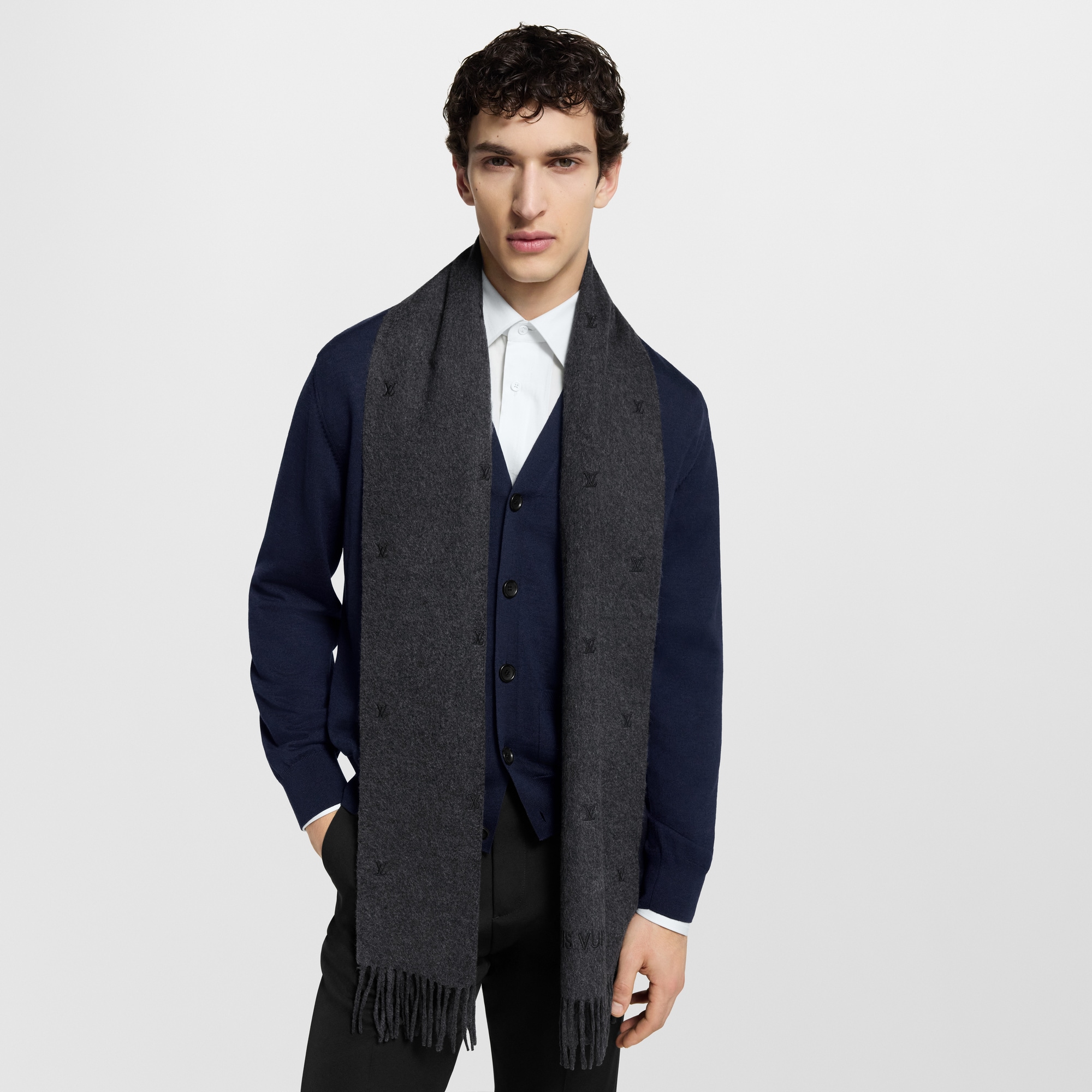 LV Blason 刺繡圍巾 . in 男士