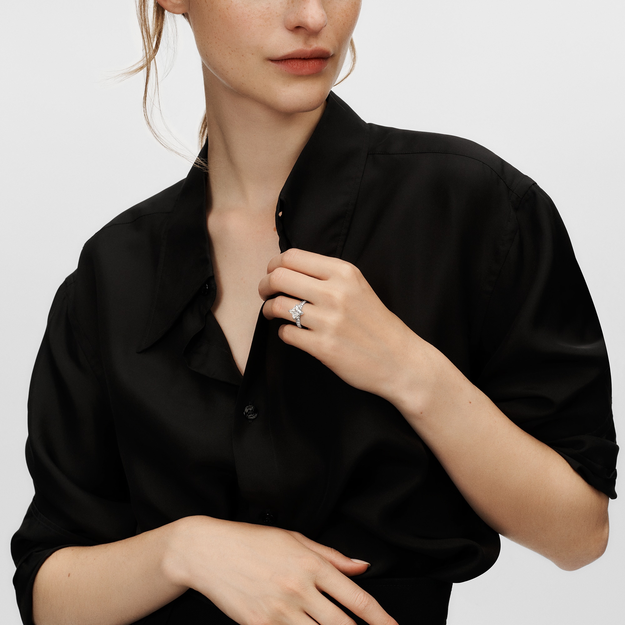 LV Diamonds Pavé Solitaire 戒指 - 配LV Monogram Star 切割鑽石  in 珠寶系列