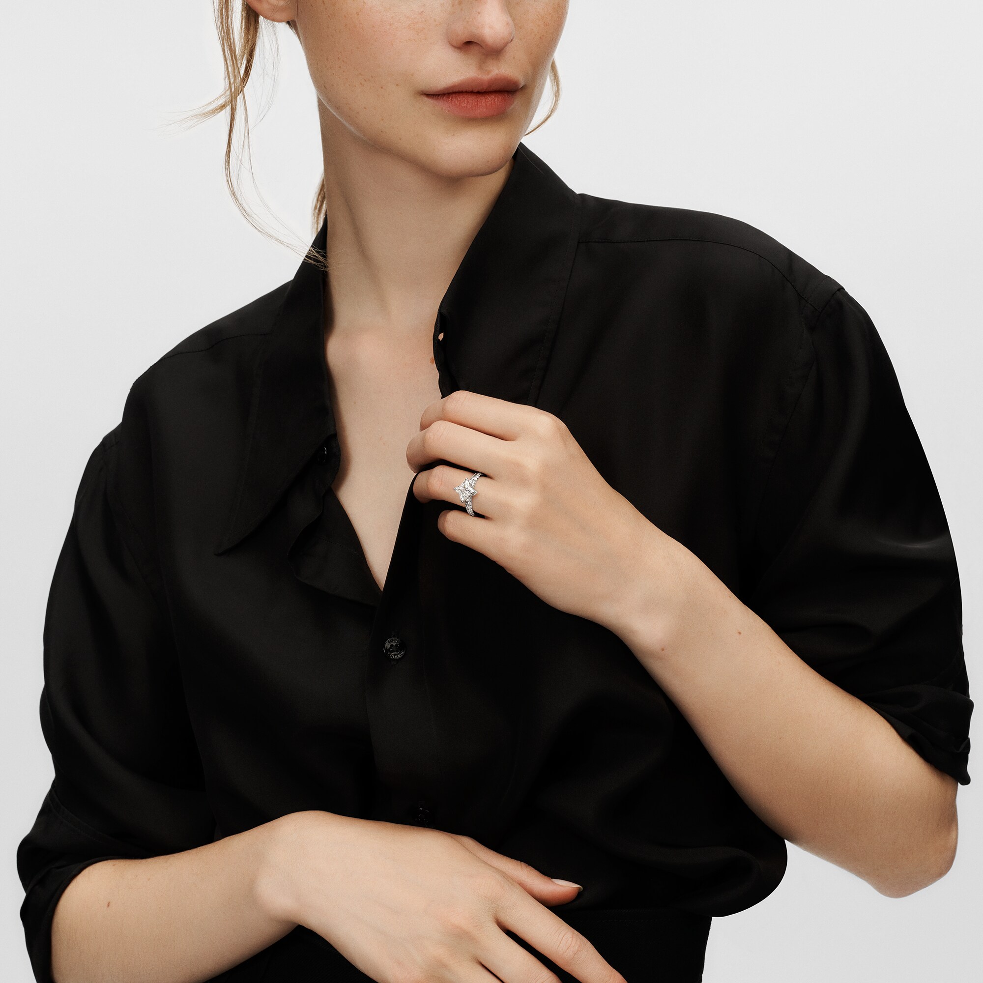 LV Diamonds Pavé Solitaire 戒指 - 配LV Monogram Star 切割鑽石  in 珠寶系列