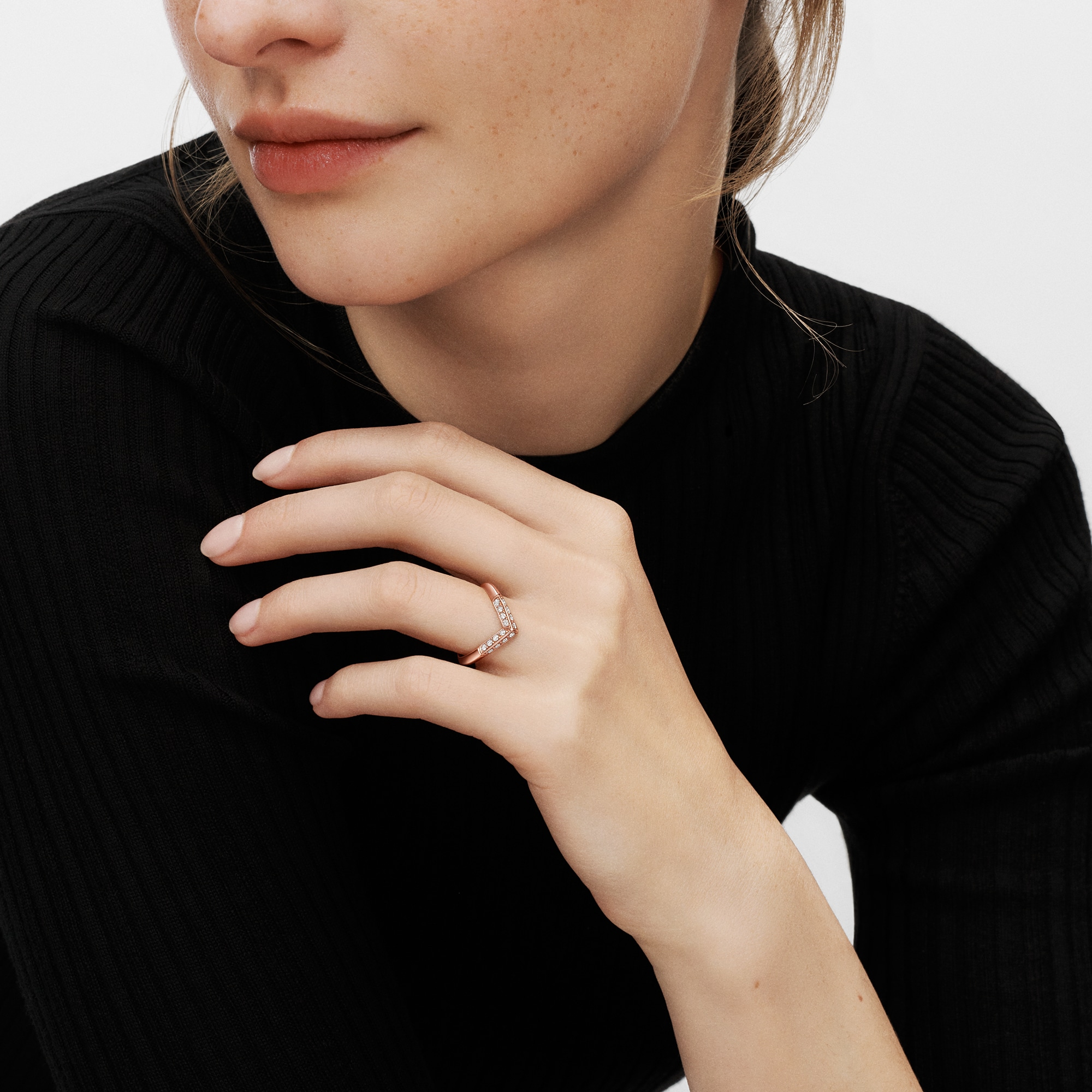 LV Diamonds Pavé V 戒指 - 配玫瑰K金  in 珠寶系列