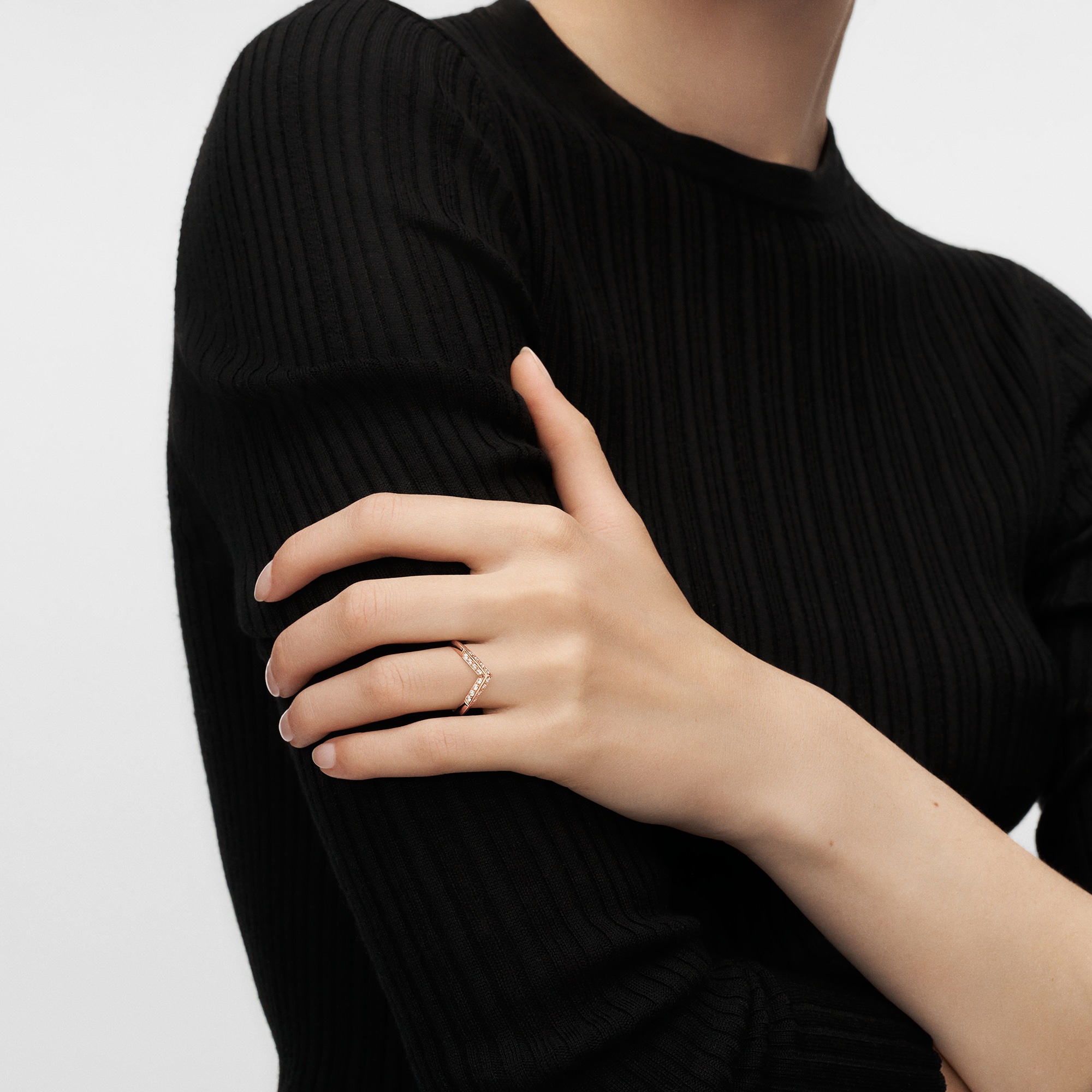 LV Diamonds Pavé V 戒指 - 配玫瑰K金  in 珠寶系列