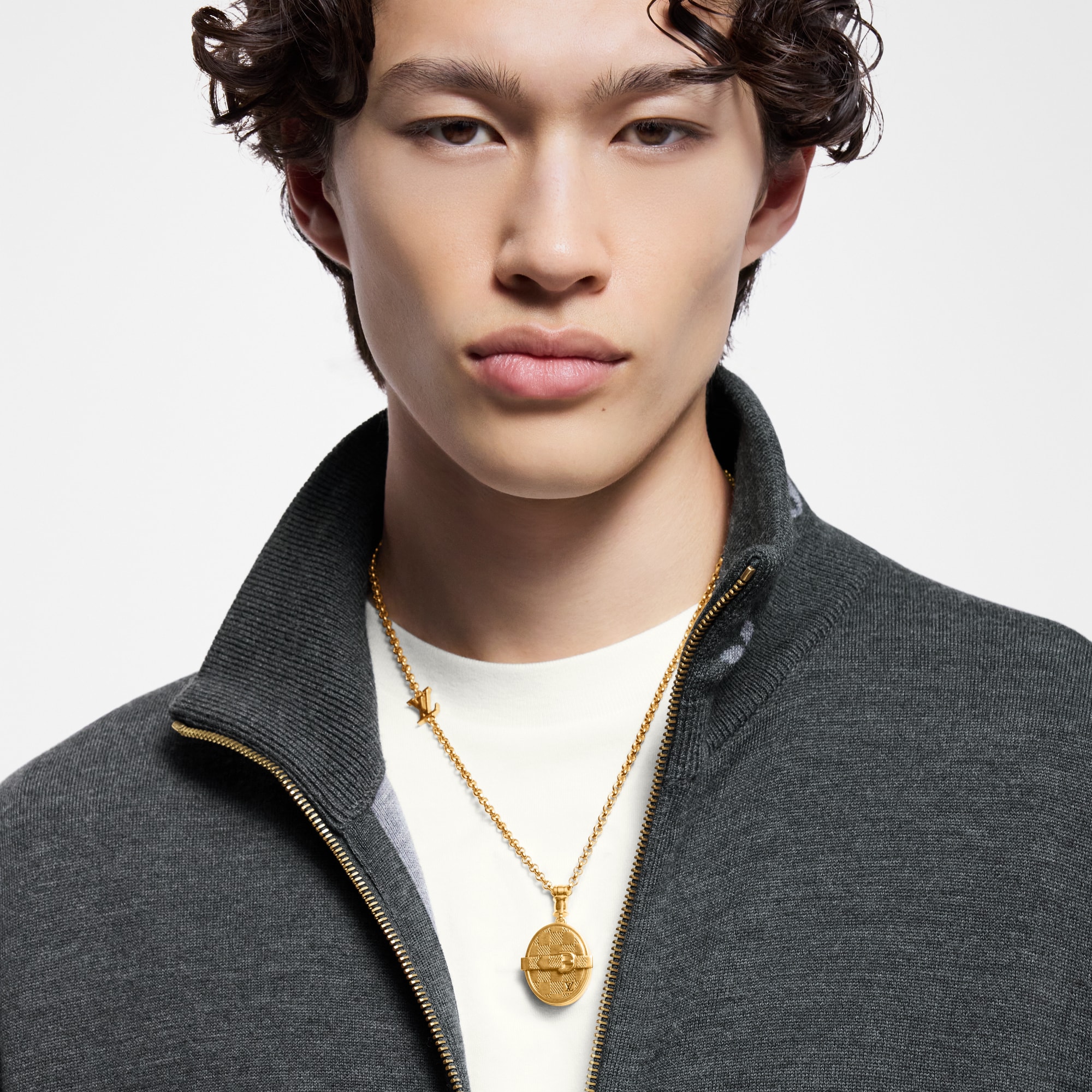 LV Dog 吊墜 . in 男士