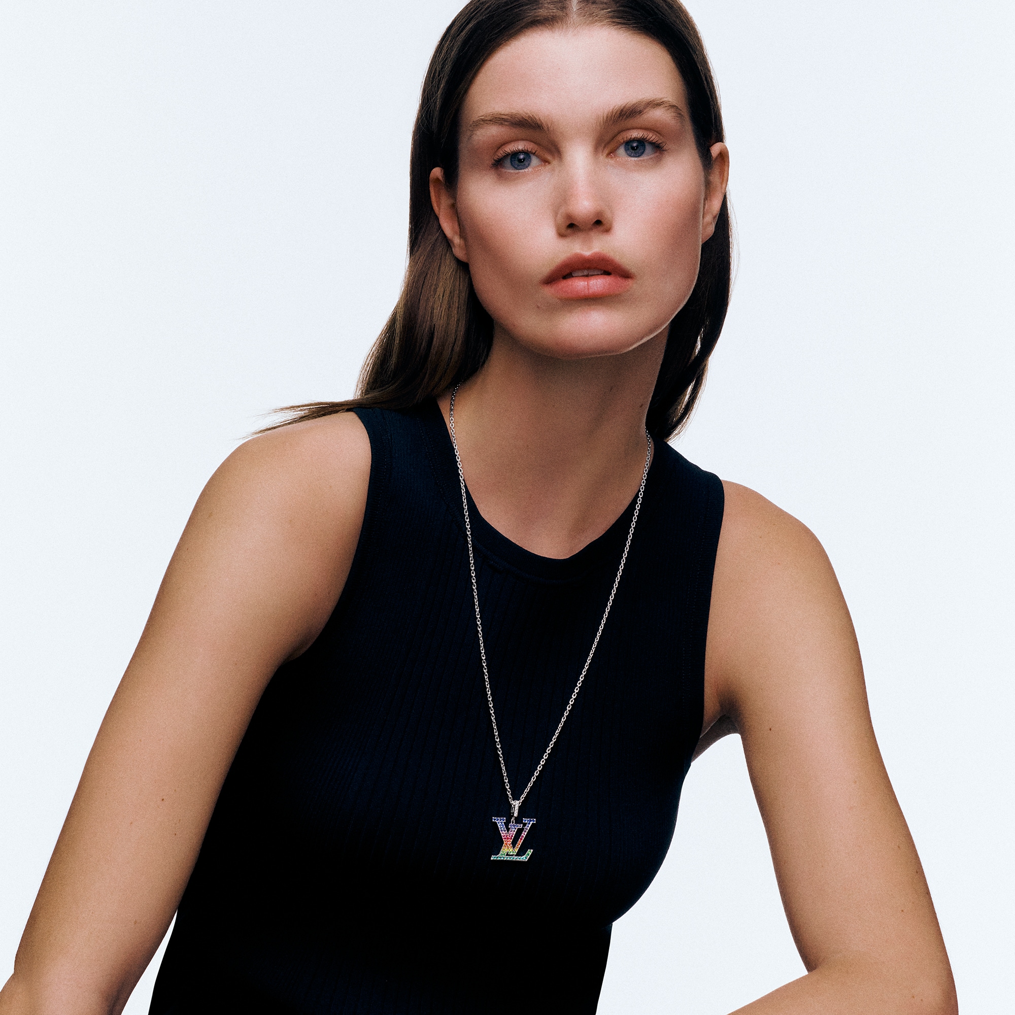 LV Large 吊墜 - 配白K金及彩色寶石  in 珠寶系列