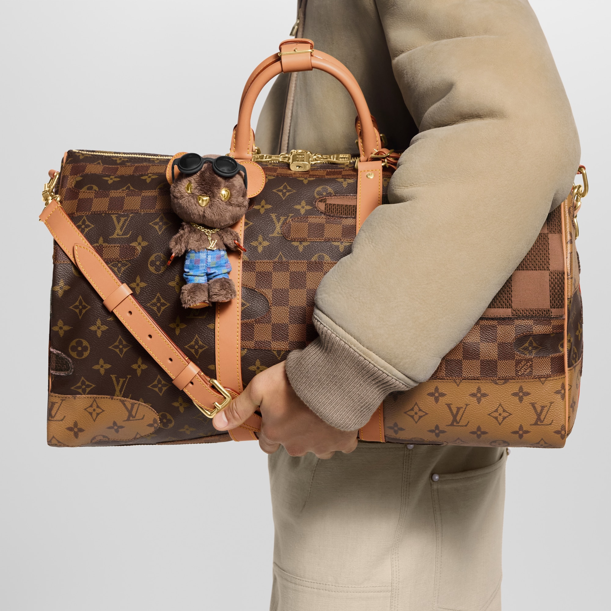 LV Louis Bear 包包吊飾 . in 男士