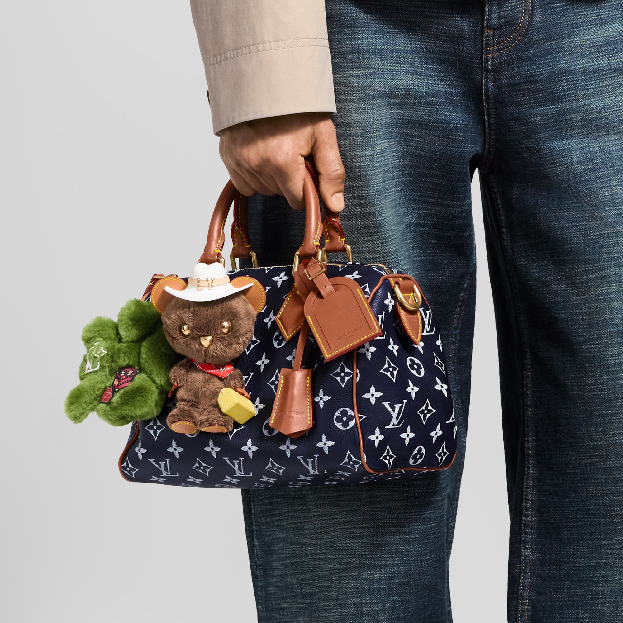 LV Lucky Trefoil 包款吊飾 . in 男士