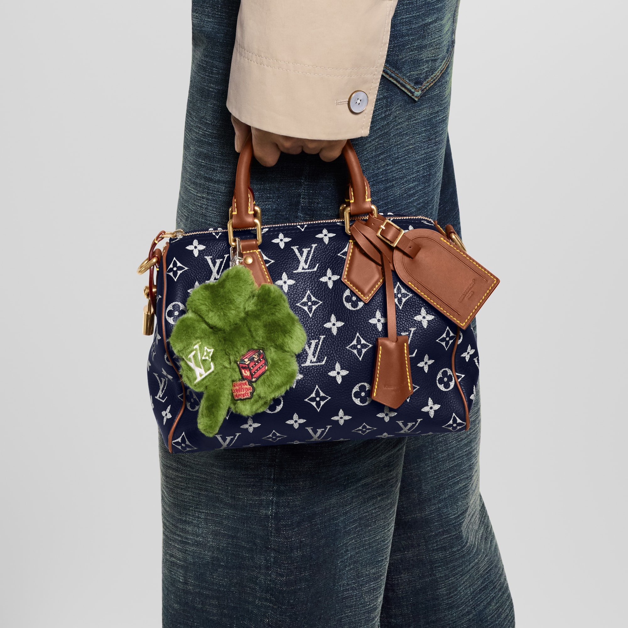 LV Lucky Trefoil 包款吊飾 . in 男士