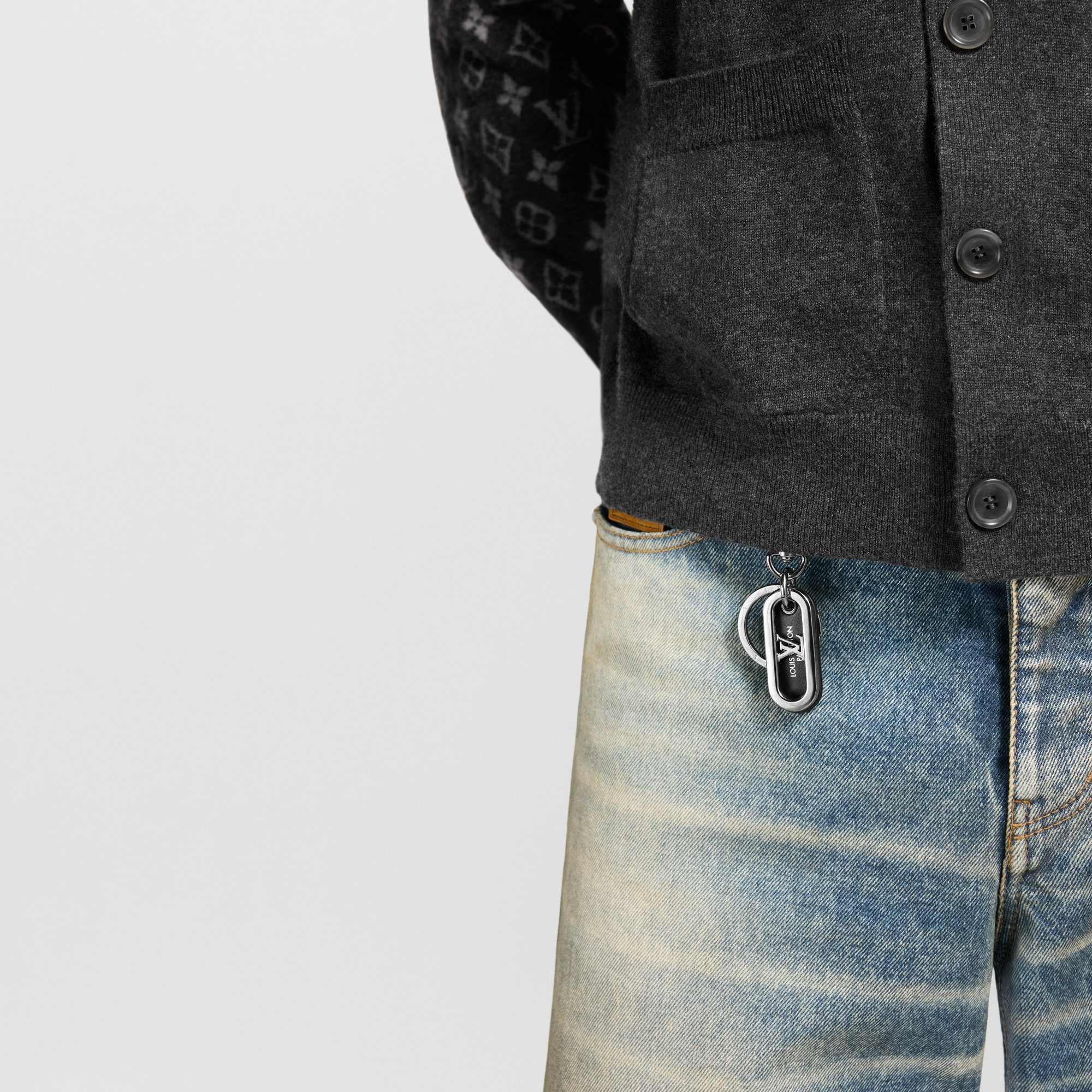 LV Padded Circle 包包吊飾兼鑰匙圈 . in 男士