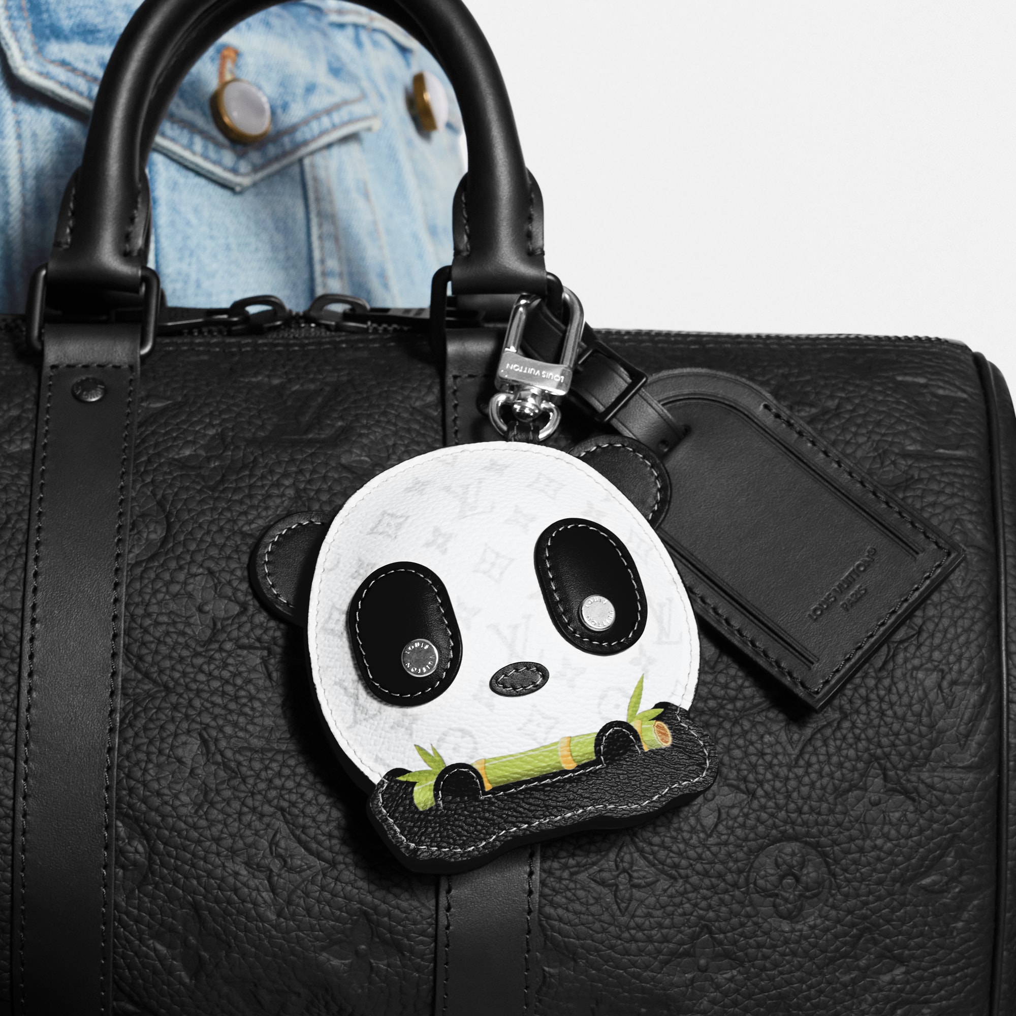 LV Panda 手袋吊飾 . in 男士