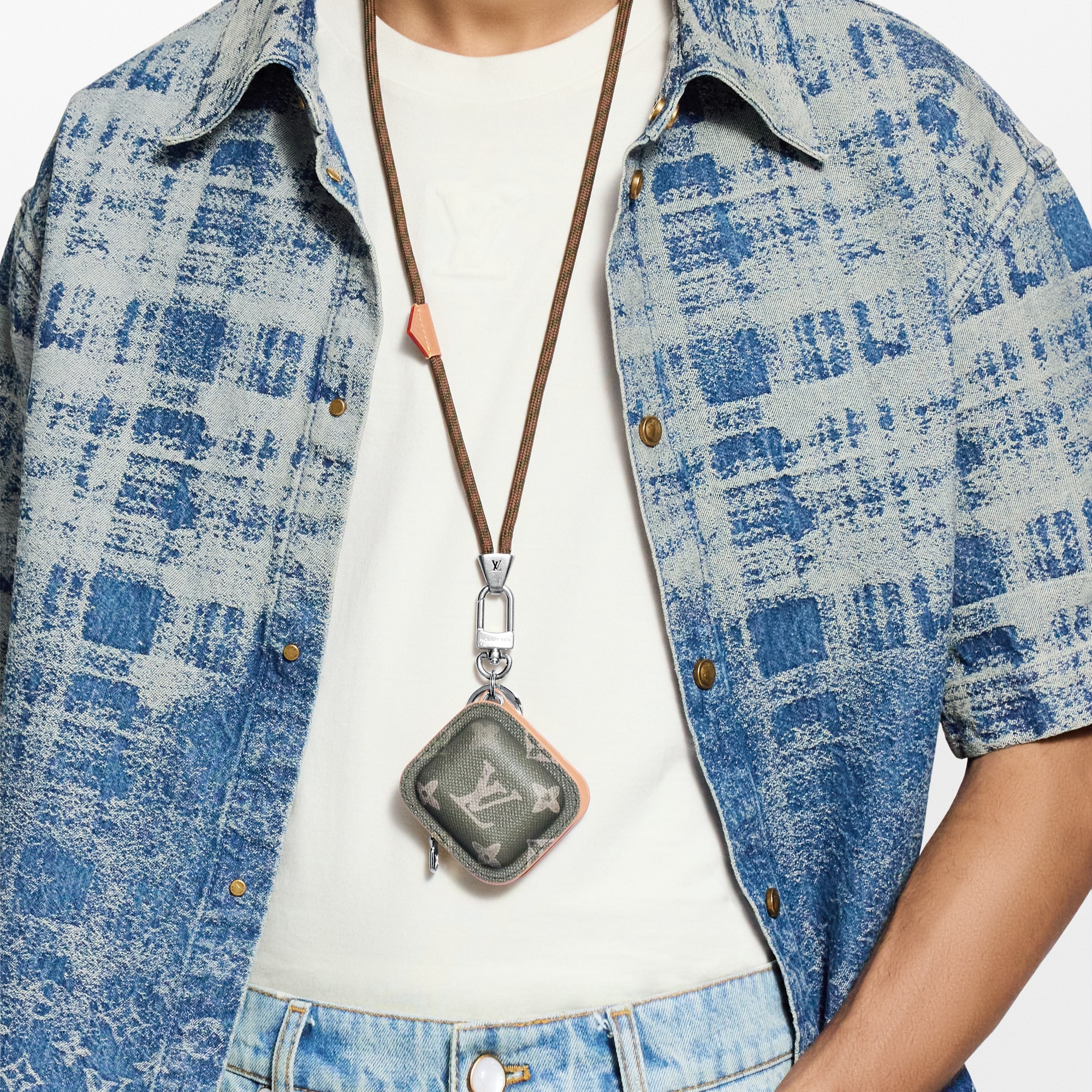 LV Tune 鎖匙扣及手袋吊飾 . in 男士