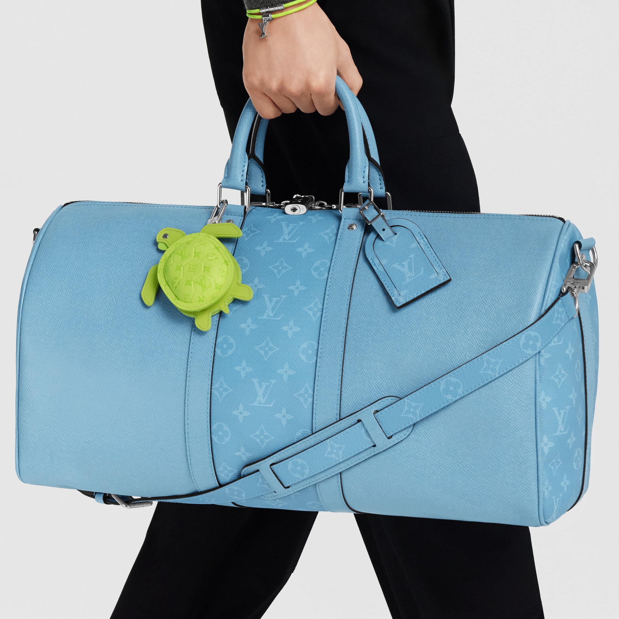 LV Turtle Pouch 包包吊飾 . in 男士