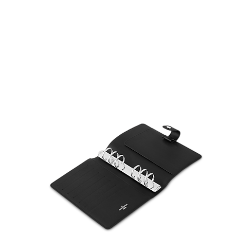 中號活頁環記事本封套 Damier Graphite 帆布 in 行李箱、旅行用品及家居精品's 書庫及文具 工作及書寫 collections by Louis Vuitton (產品縮放)