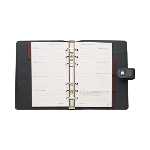 中號活頁環記事本封套 Damier Graphite 帆布 in 行李箱、旅行用品及家居精品's 書庫及文具 工作及書寫 collections by Louis Vuitton (產品縮放)