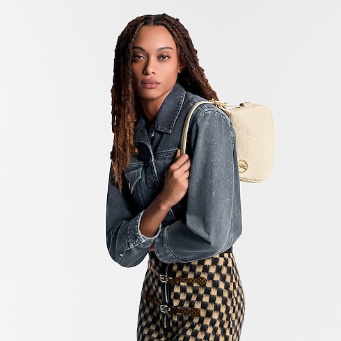 Mini Moon Monogram Empreinte 皮革 in 女士's 錢包及小型皮件 鏈條包及迷你包款 collections by Louis Vuitton (產品縮放)