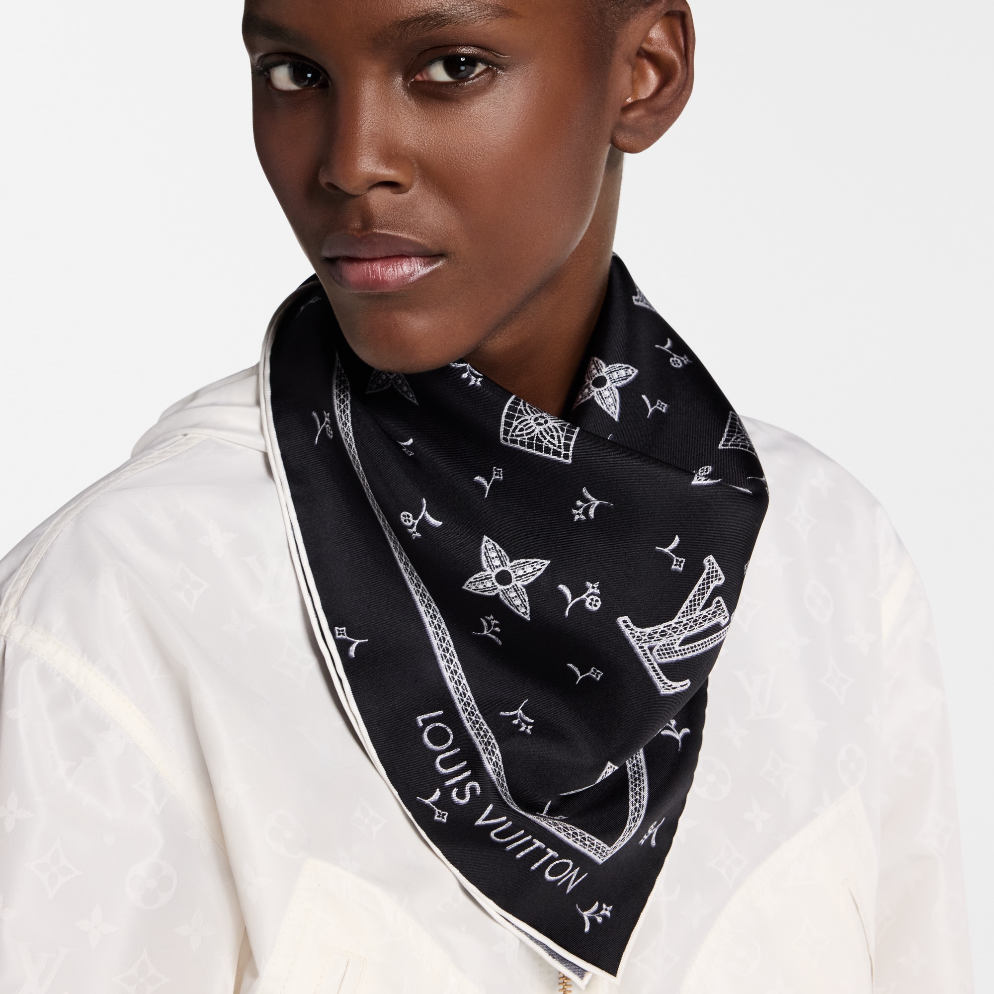 Monogram Romance 70方巾 . in 女士