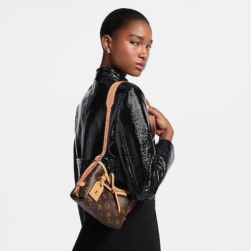 Nano CarryAll Monogram 帆布 in 女士's 錢包及小型皮件 迷你包款及鏈條包 collections by Louis Vuitton (產品縮放)