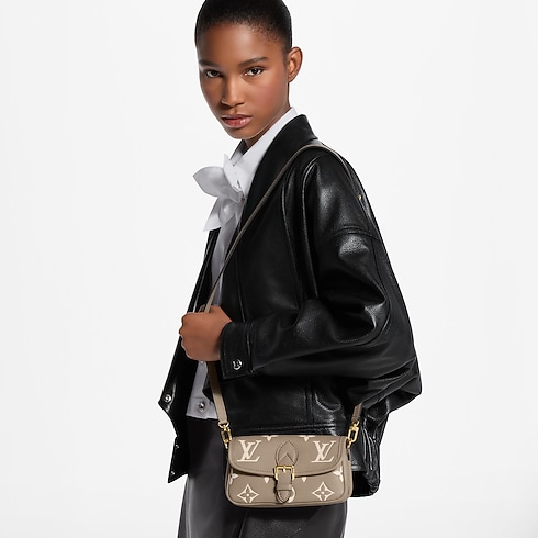 Nano Diane 雙色 Monogram Empreinte 皮革 in 女士's 錢包及小型皮件 迷你包款及鏈條包 collections by Louis Vuitton (產品縮放)