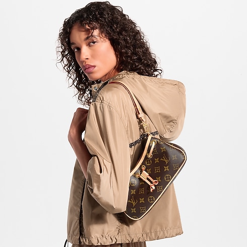 Nano Frivole Monogram 帆布 in 女士's 錢包及小型皮件 迷你包款及鏈條包 collections by Louis Vuitton (產品縮放)
