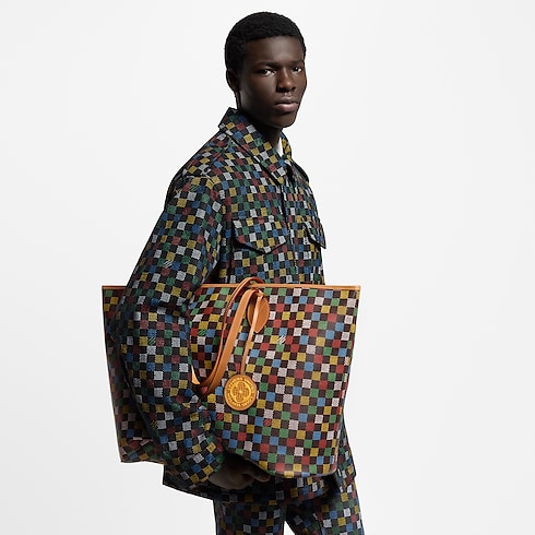 Nevereverfull Damier Ebène 帆布 in 男士's 旅遊用品 旅行包 collections by Louis Vuitton (產品縮放)