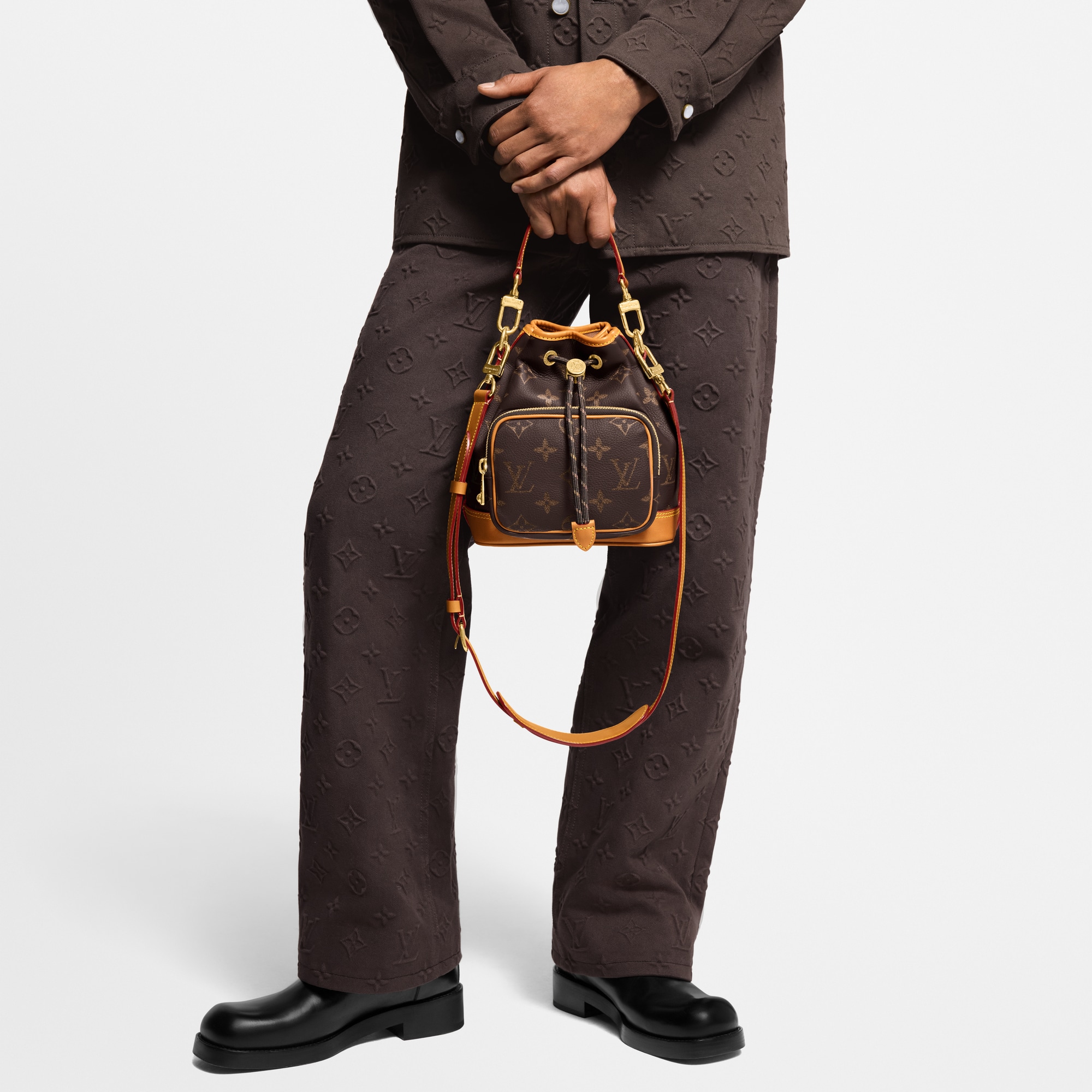 Noé Cargo Autres Cuirs Monogram in 時尚包包及小型皮件