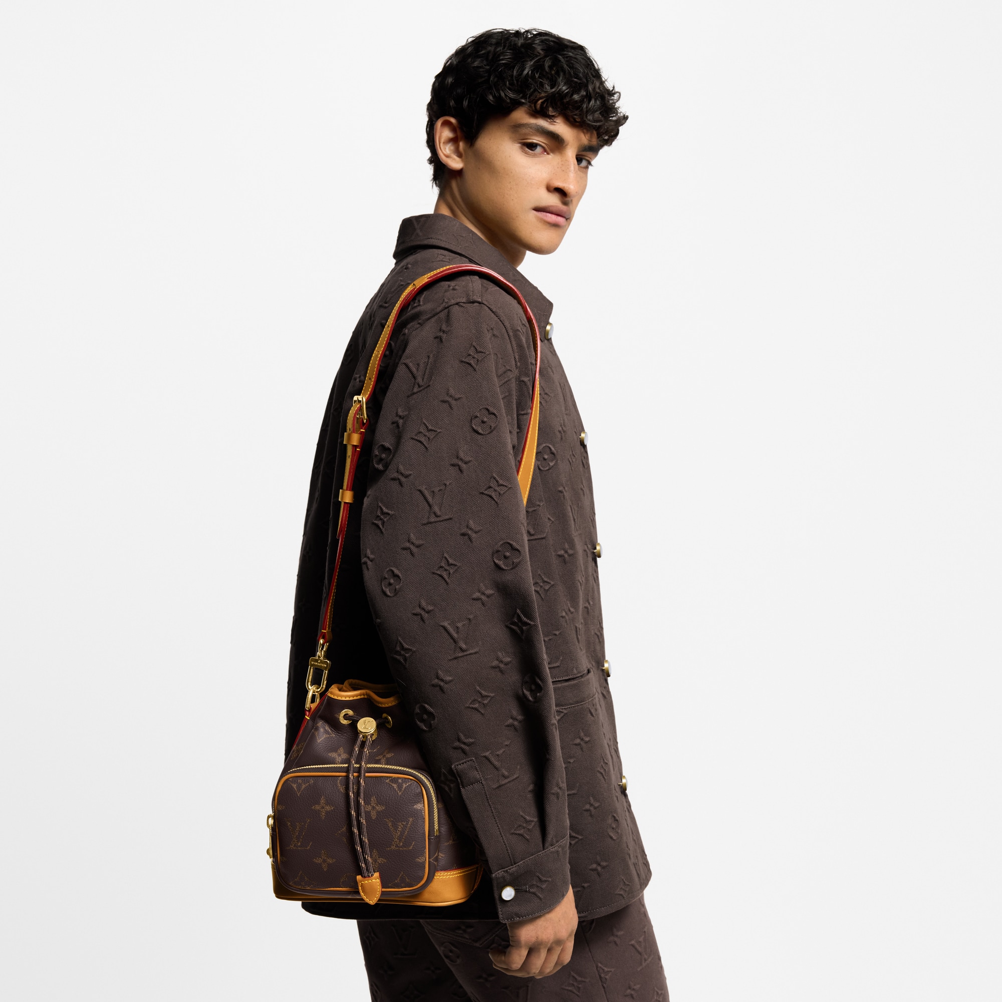 Noé Cargo Autres Cuirs Monogram in 時尚包包及小型皮件